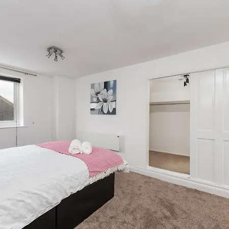 Holiday home King Of North - Ls17 - Private Parking - Sleeps 10 Leeds (West Yorkshire)