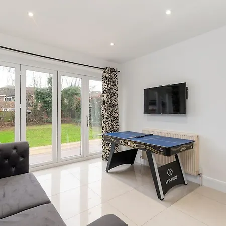 Holiday home King Of North - Ls17 - Private Parking - Sleeps 10 *