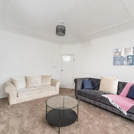 Holiday home King Of North - Ls17 - Private Parking - Sleeps 10 Leeds (West Yorkshire)