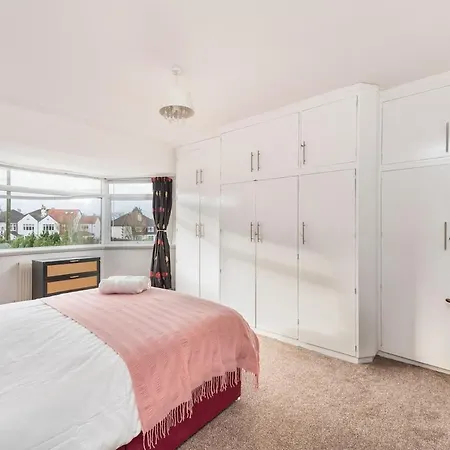 King Of North - Ls17 - Private Parking - Sleeps 10 Leeds (West Yorkshire)