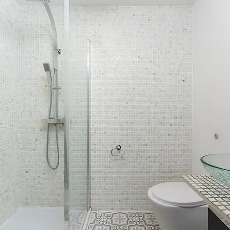 Holiday home King Of North - Ls17 - Private Parking - Sleeps 10 Leeds (West Yorkshire)