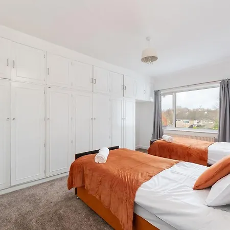 King Of North - Ls17 - Private Parking - Sleeps 10