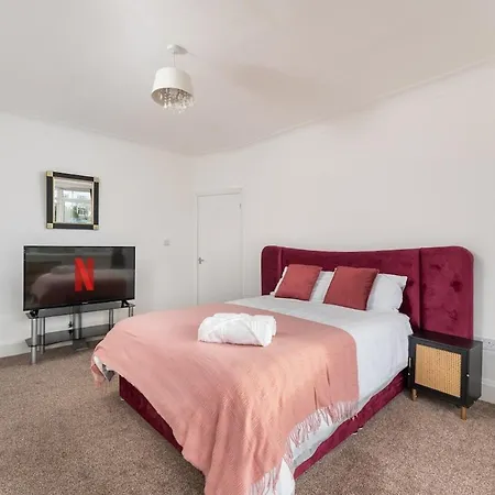 King Of North - Ls17 - Private Parking - Sleeps 10 * Leeds (West Yorkshire)