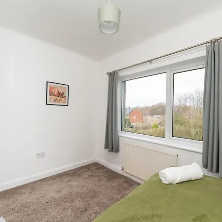 King Of North - Ls17 - Private Parking - Sleeps 10 * Leeds (West Yorkshire)